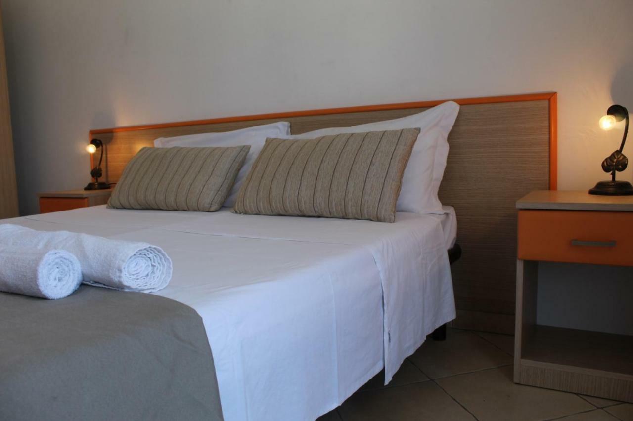 Blu Side Hotel & Residence ตอร์เร ซาน จิโอวานนิ อูเจนโต ภายนอก รูปภาพ